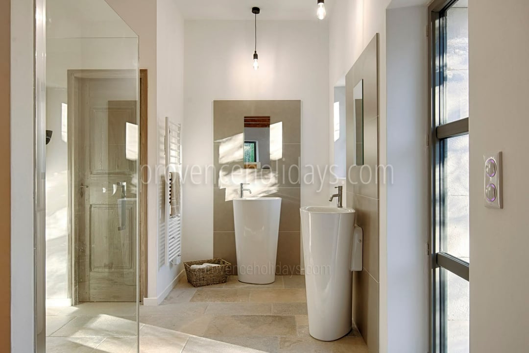 34 - Le Mas de la Pinède: Villa: Bathroom