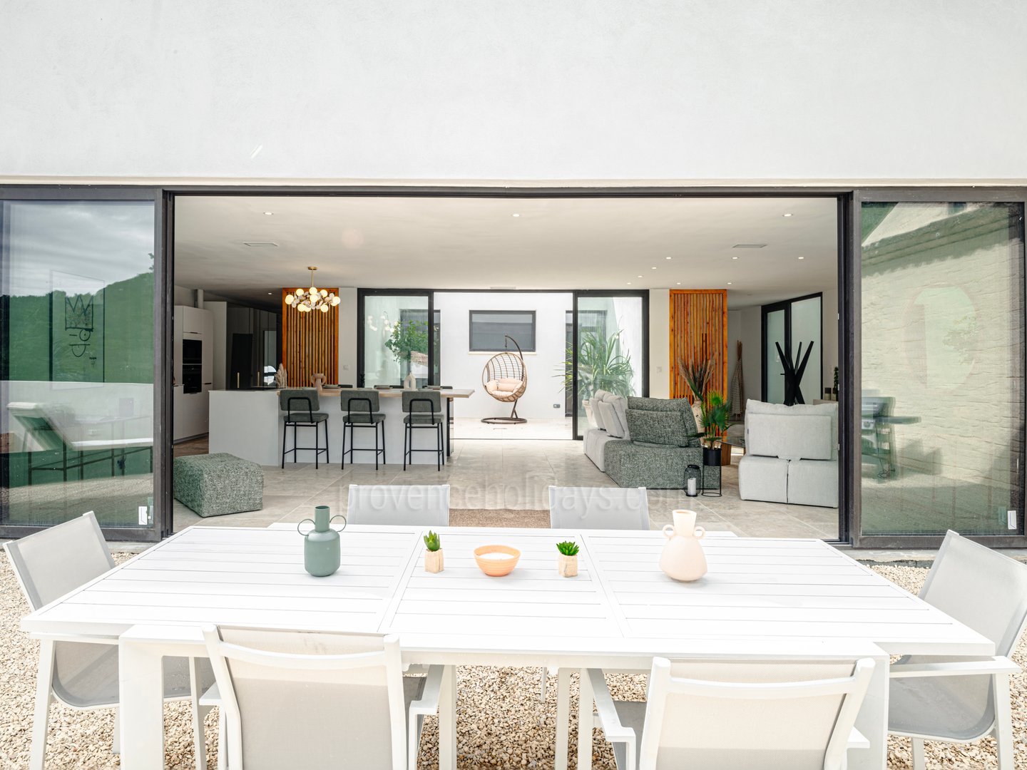 27 - Villa de Laval: Villa: Interior