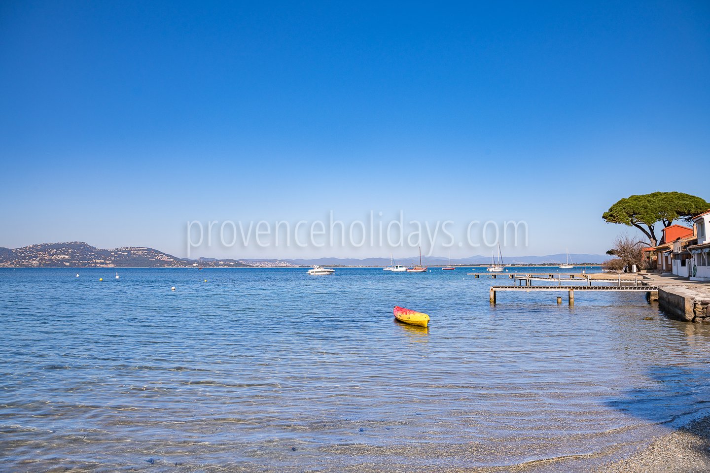8 - Villa Les Pieds Dans L\'eau: Villa: Pool