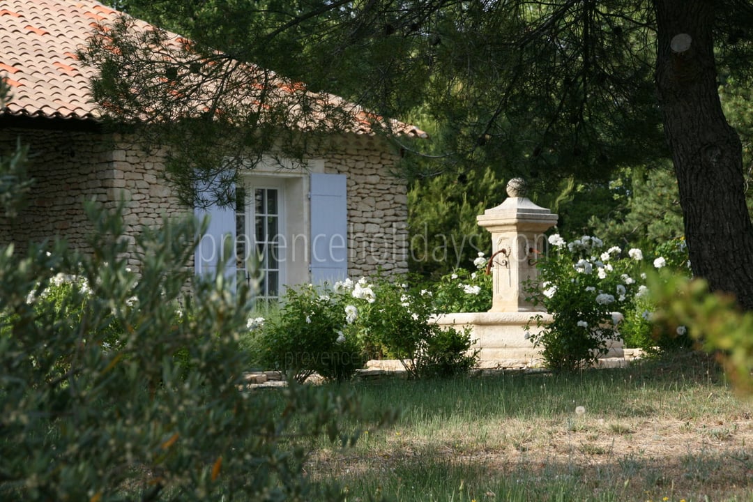 5 - Villa Lacoste: Villa: Exterior