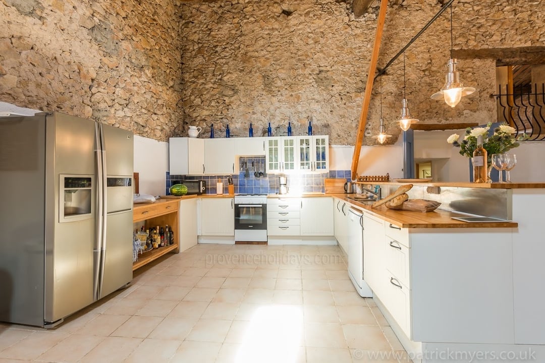 12 - Bastide du Luberon: Villa: Interior