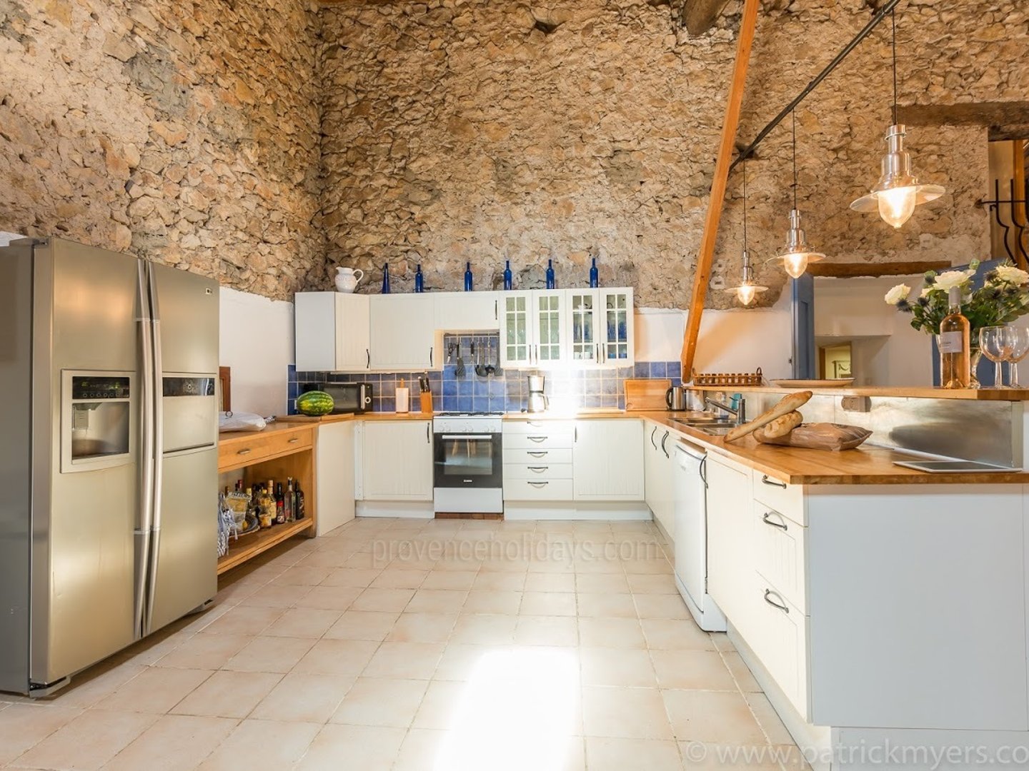 12 - Bastide du Luberon: Villa: Interior