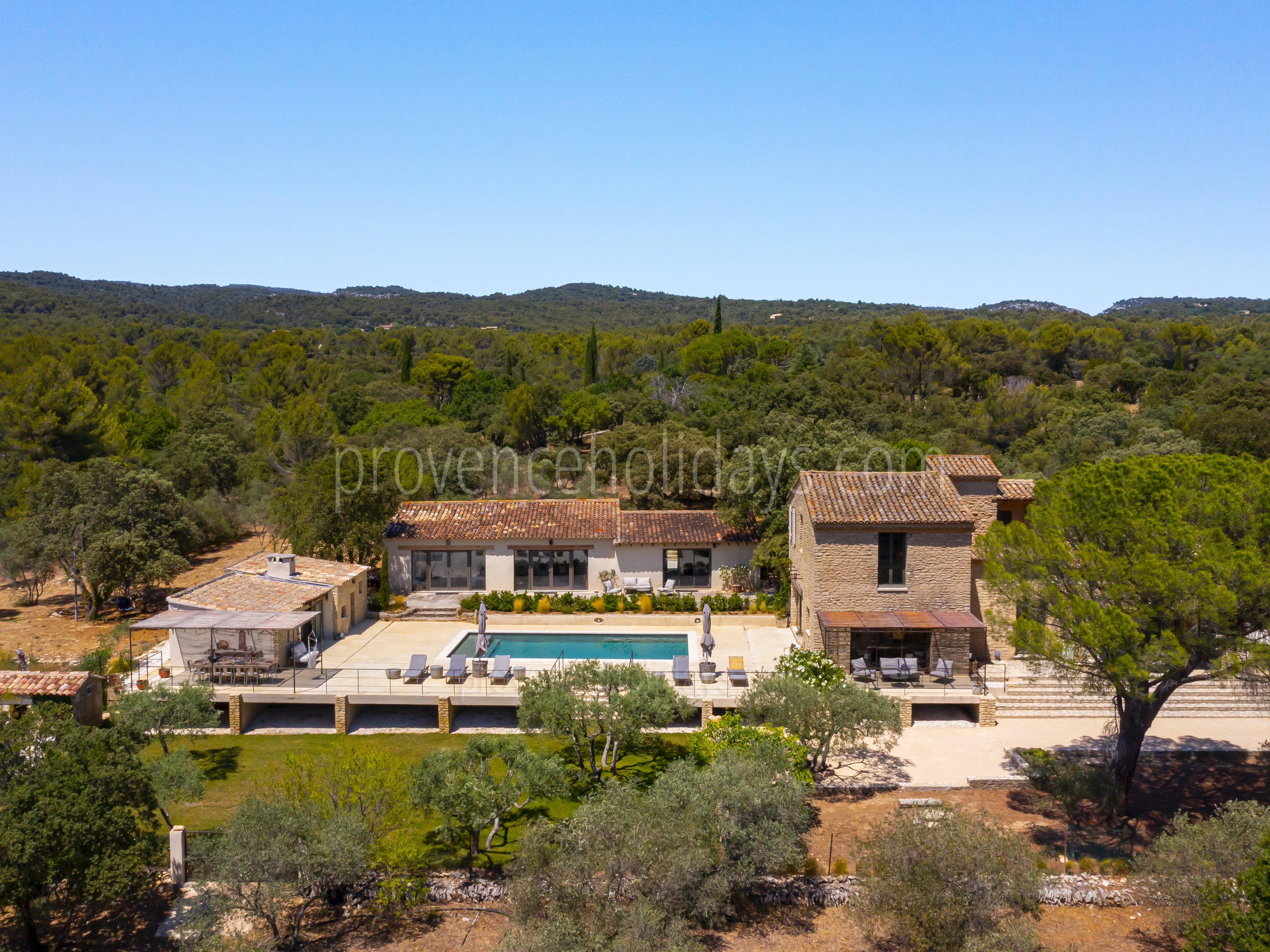 41 - Escapade en Luberon: Villa: Exterior