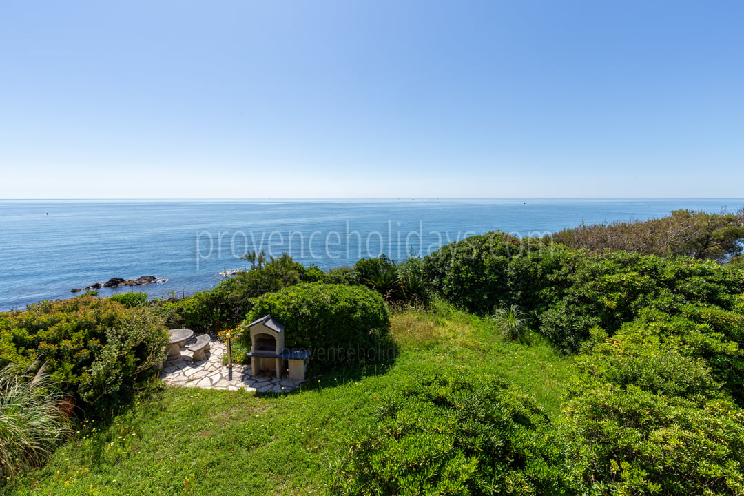 Provencal villa with exceptional sea view 4 - Villa Estérel: Villa: Exterior