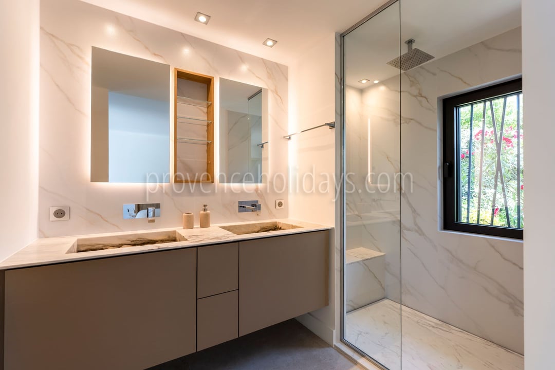 9 - Villa Coco: Villa: Bathroom