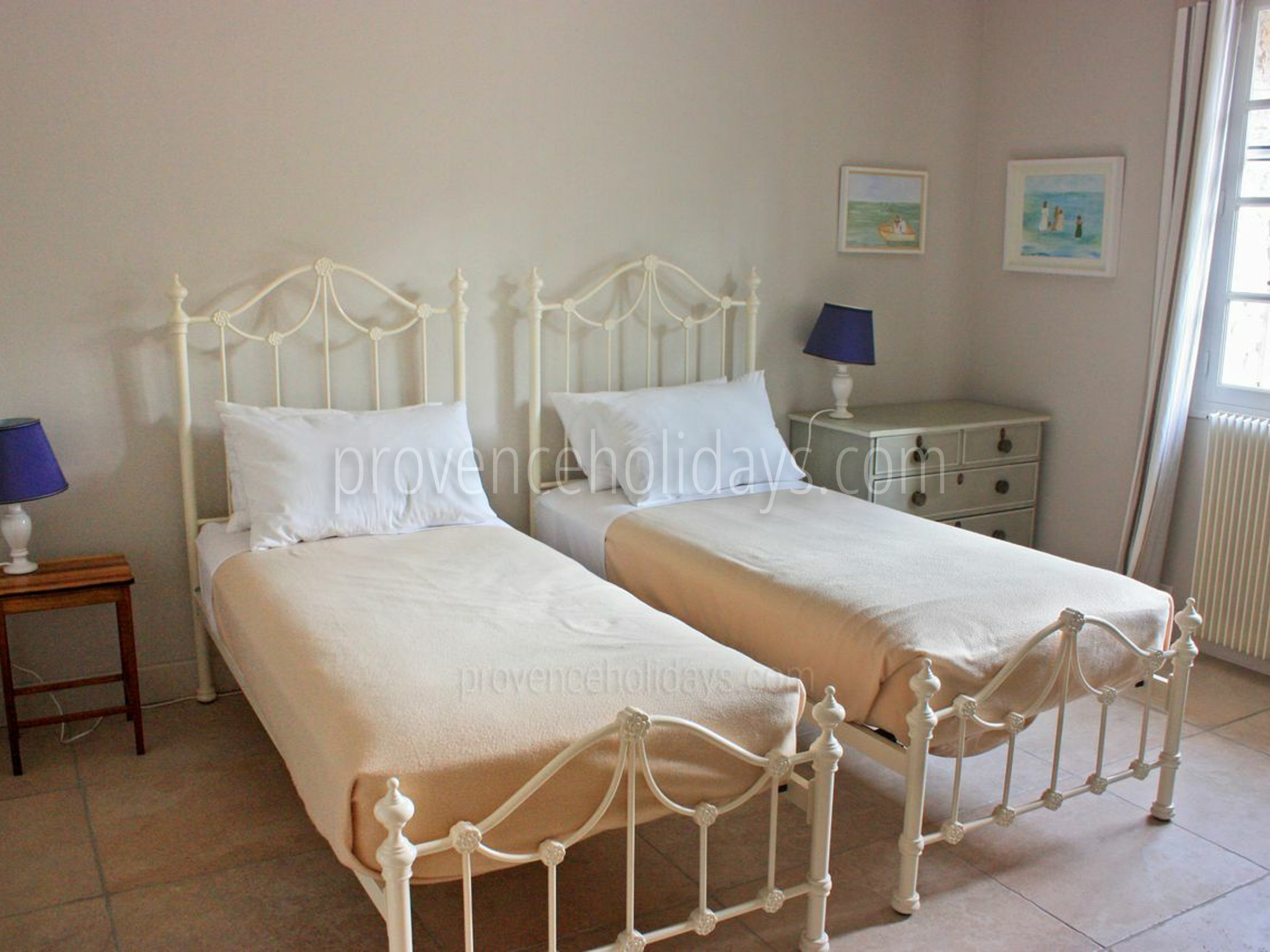 16 - Mas Blauvac: Villa: Interior