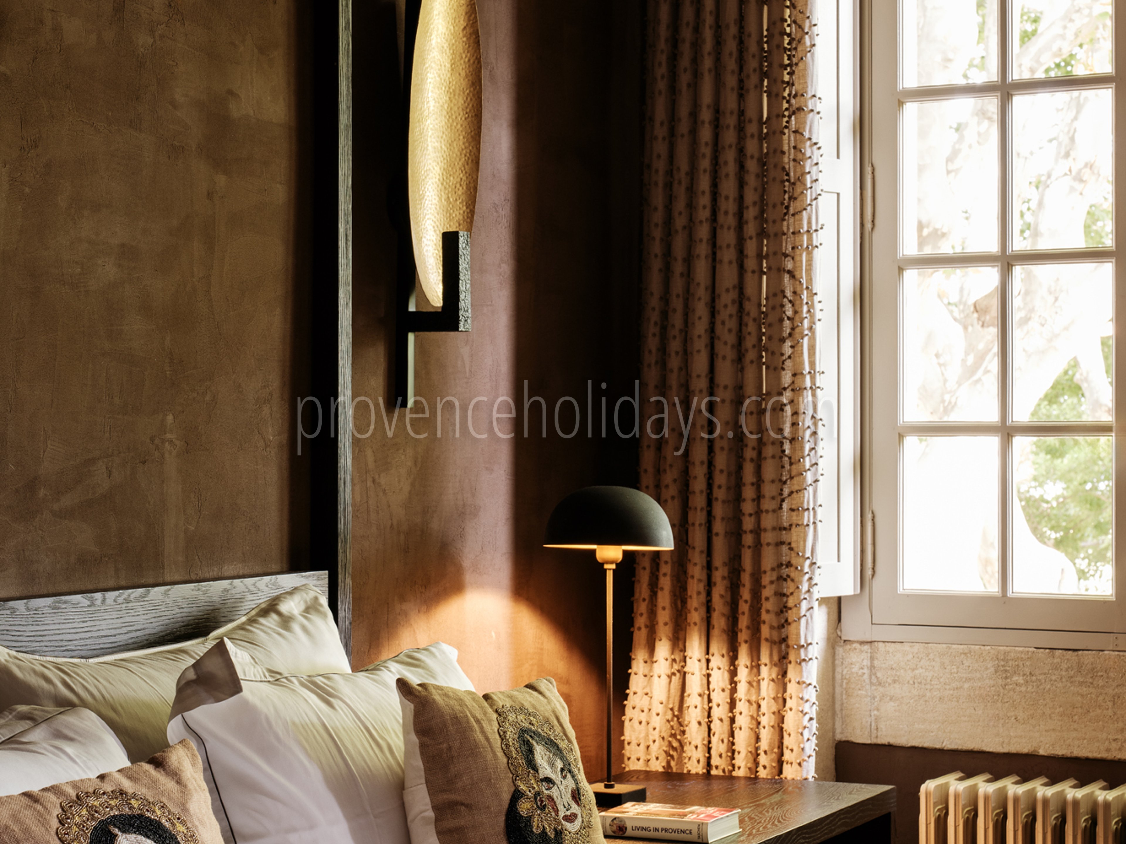 25 - Mas de Maussane: Villa: Bedroom