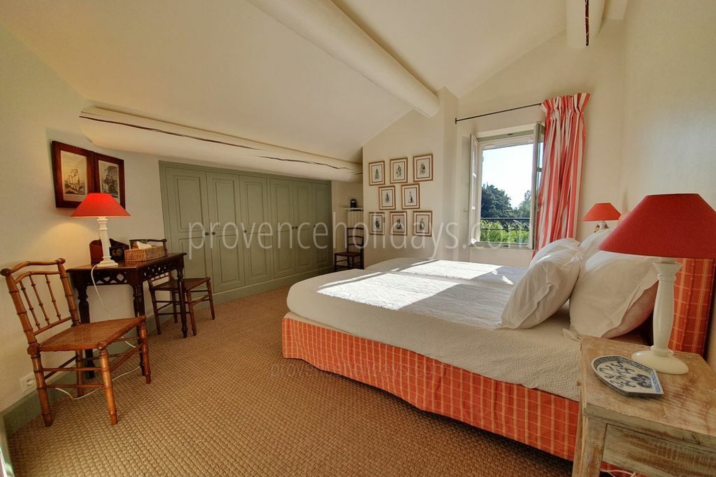 32 - Mas Saint-Andiol: Villa: Bedroom