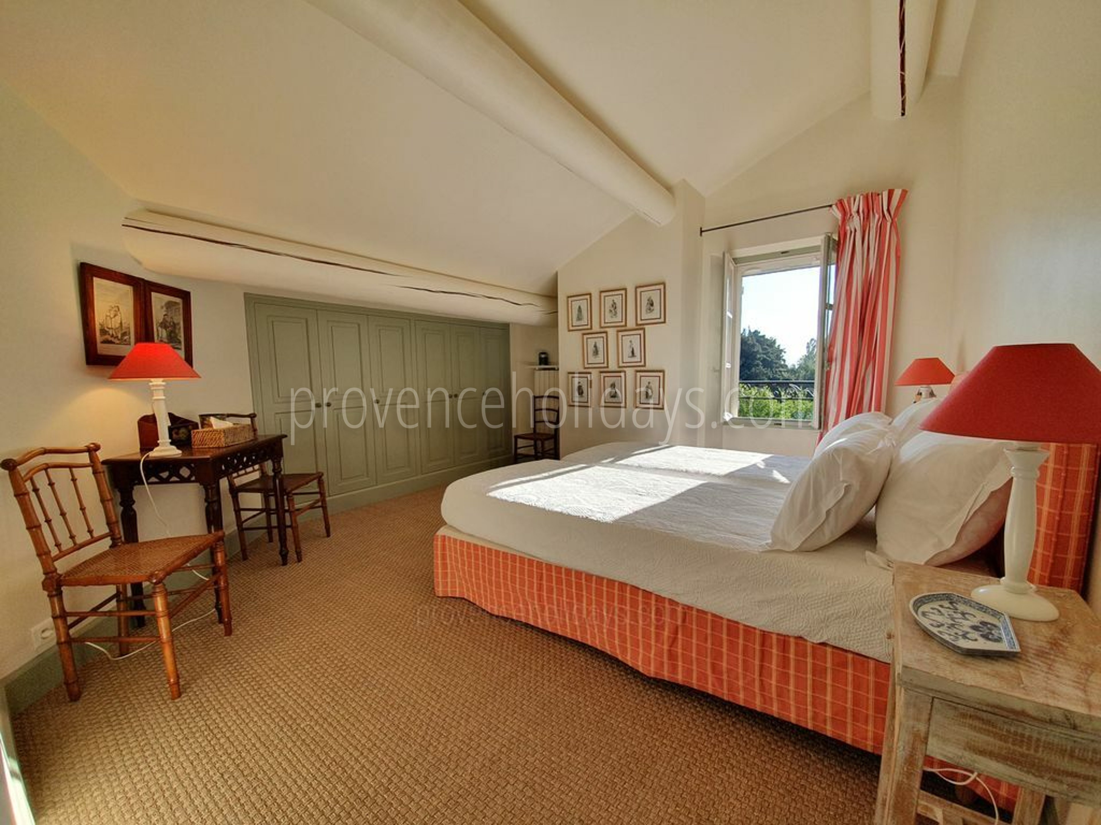 32 - Mas Saint-Andiol: Villa: Bedroom