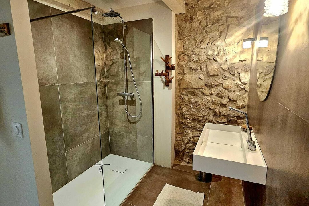 16 - Mas des Roches: Villa: Bathroom