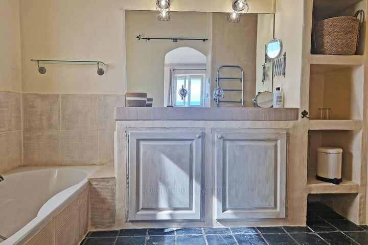 41 - Maison Capoune: Villa: Bathroom