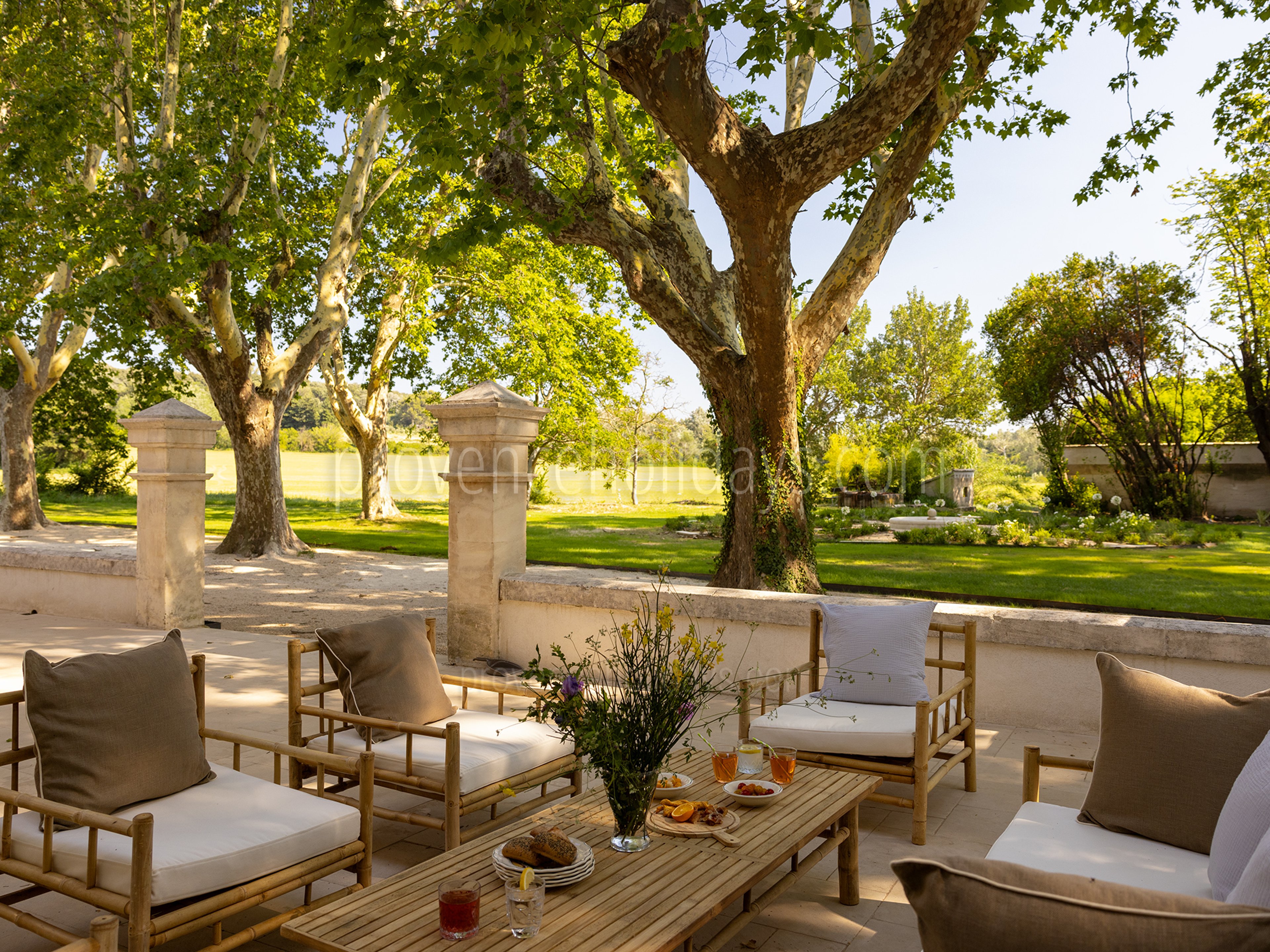 26 - Bastide Mouriès: Villa: Exterior