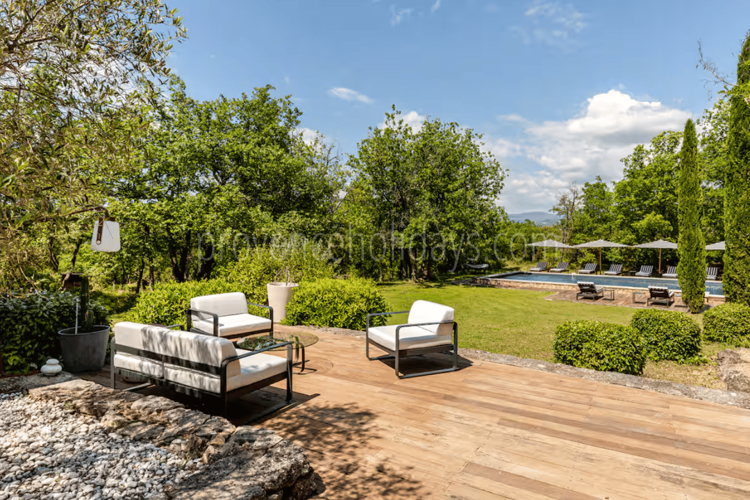 23 - Les Vues du Luberon: Villa: Exterior