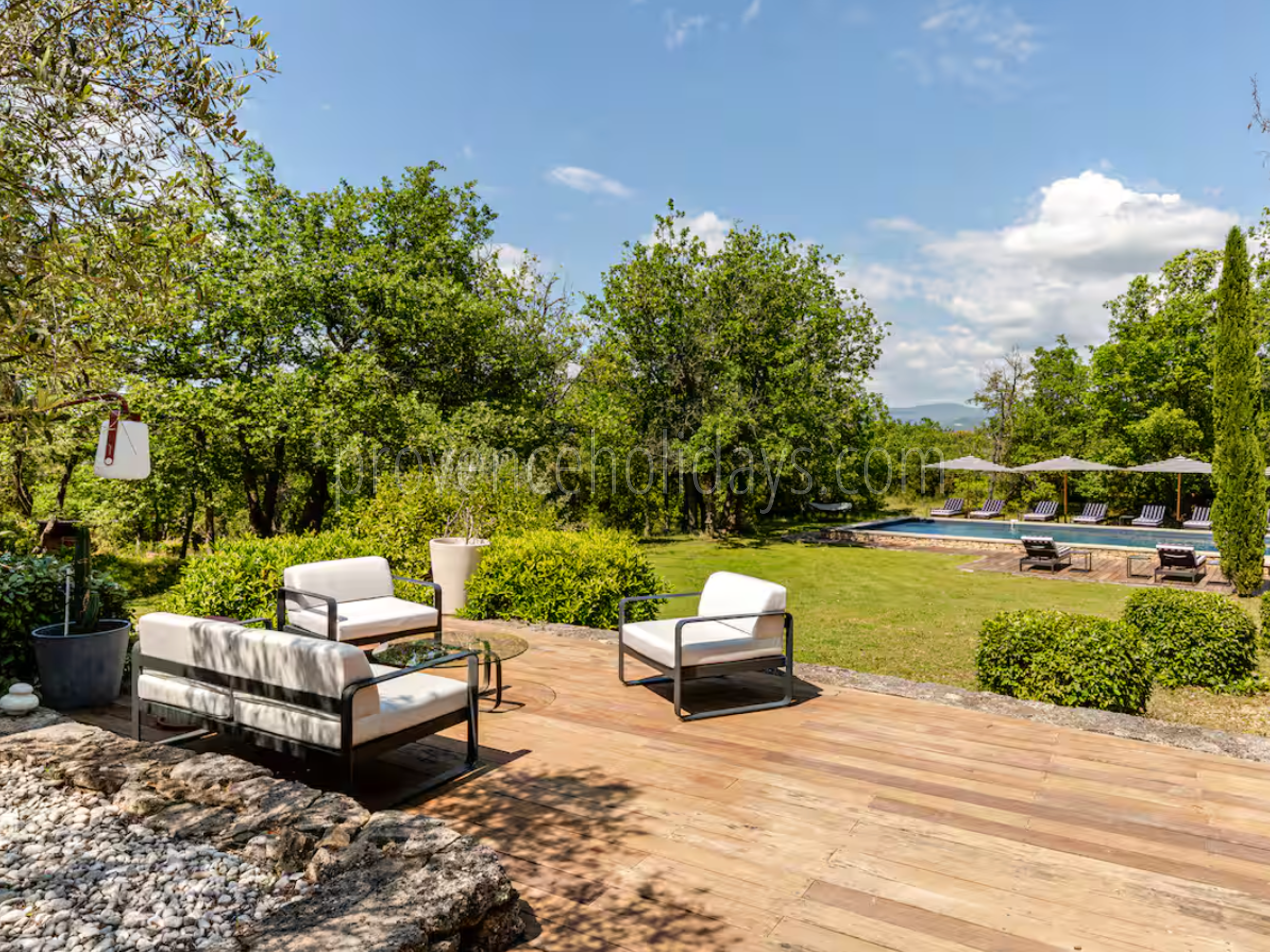 23 - Les Vues du Luberon: Villa: Exterior