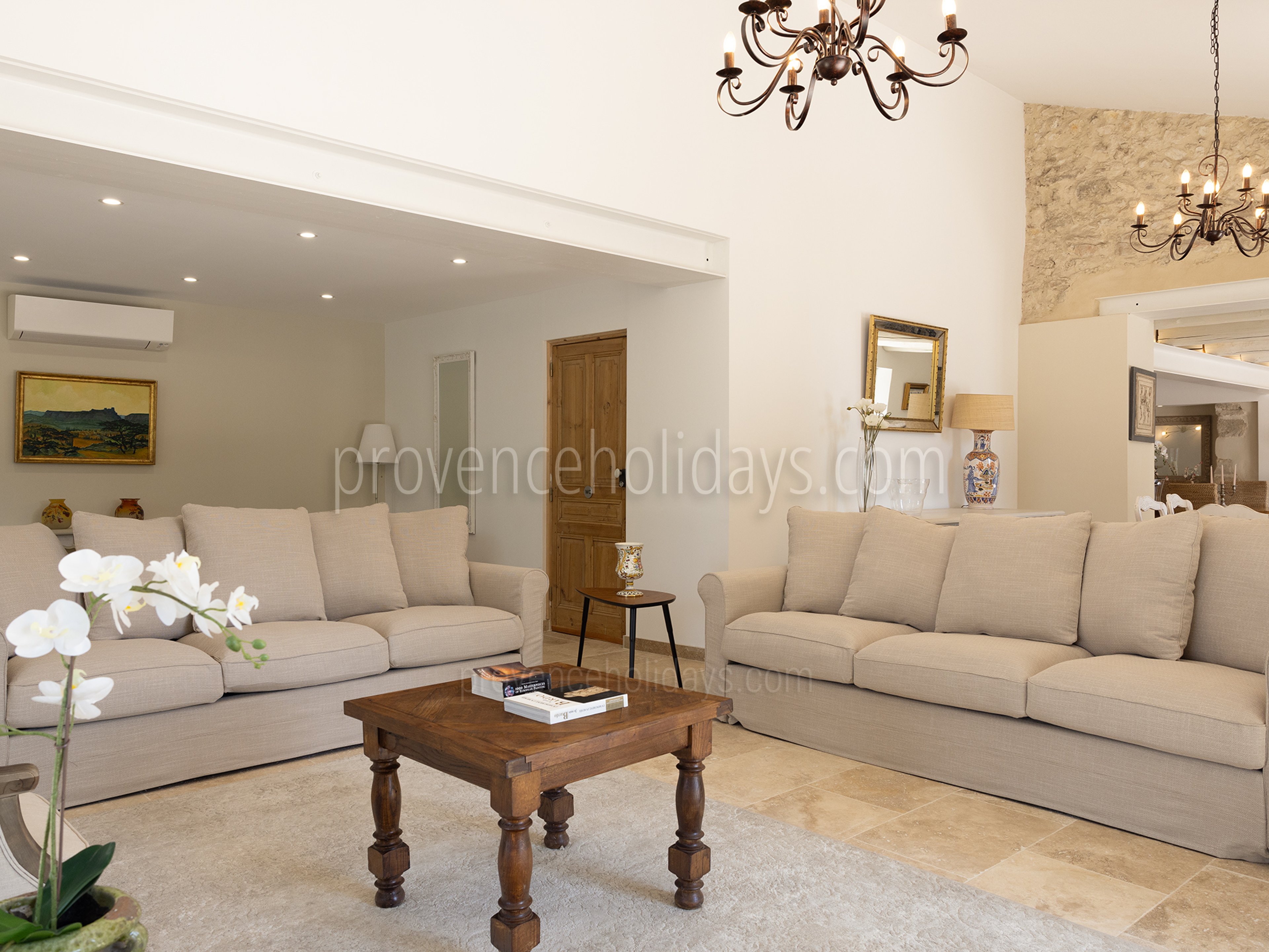 54 - La Bastide Lavande: Villa: Interior