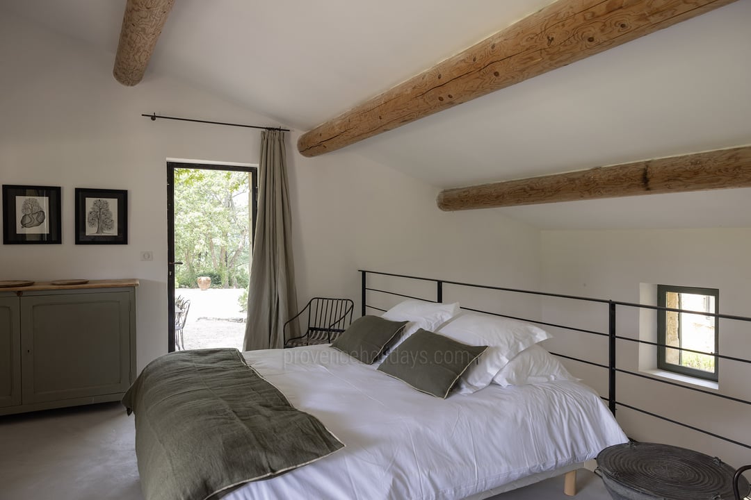 28 - Mas Les Gardiols: Villa: Bedroom