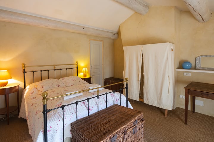 8 - Mas Luberon: Villa: Bedroom