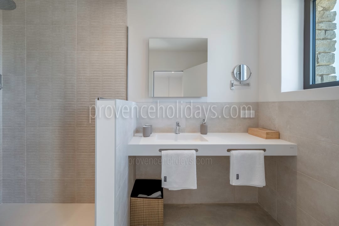 39 - Villa Clair de Luberon: Villa: Bathroom
