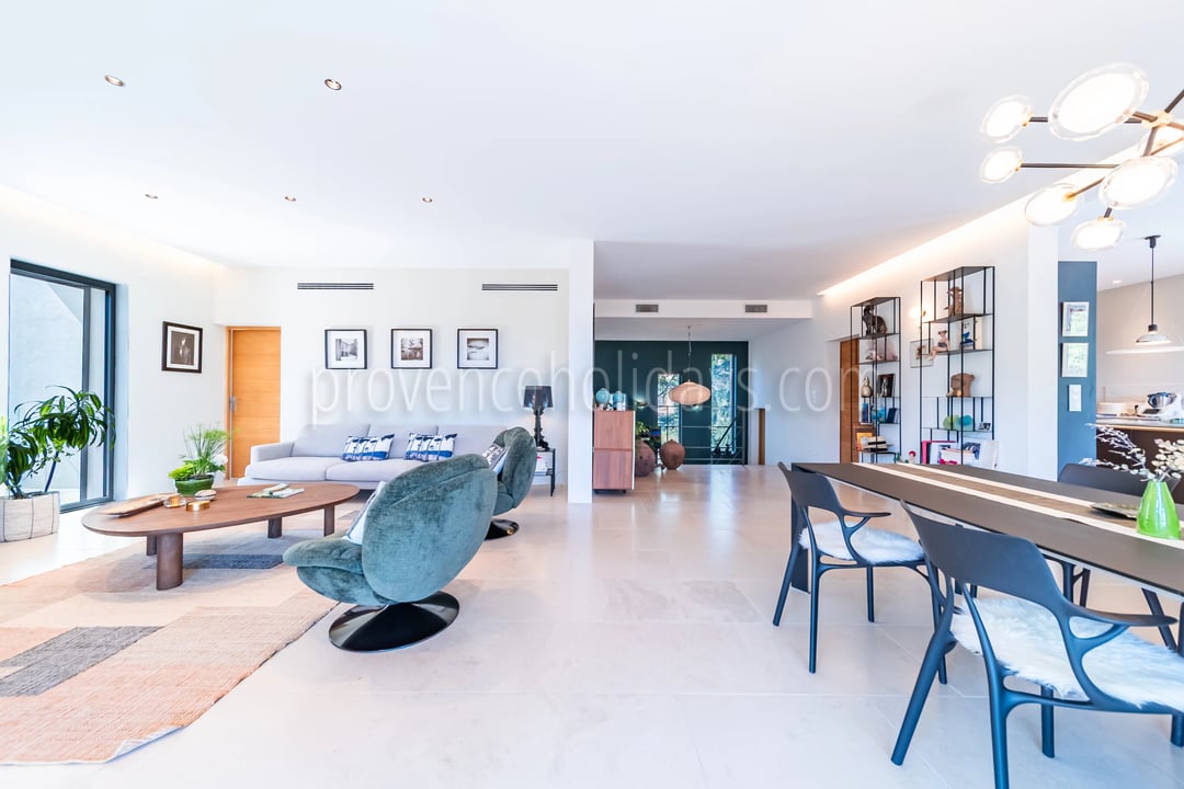 22 - Villa with pool in Gordes: Villa: Interior