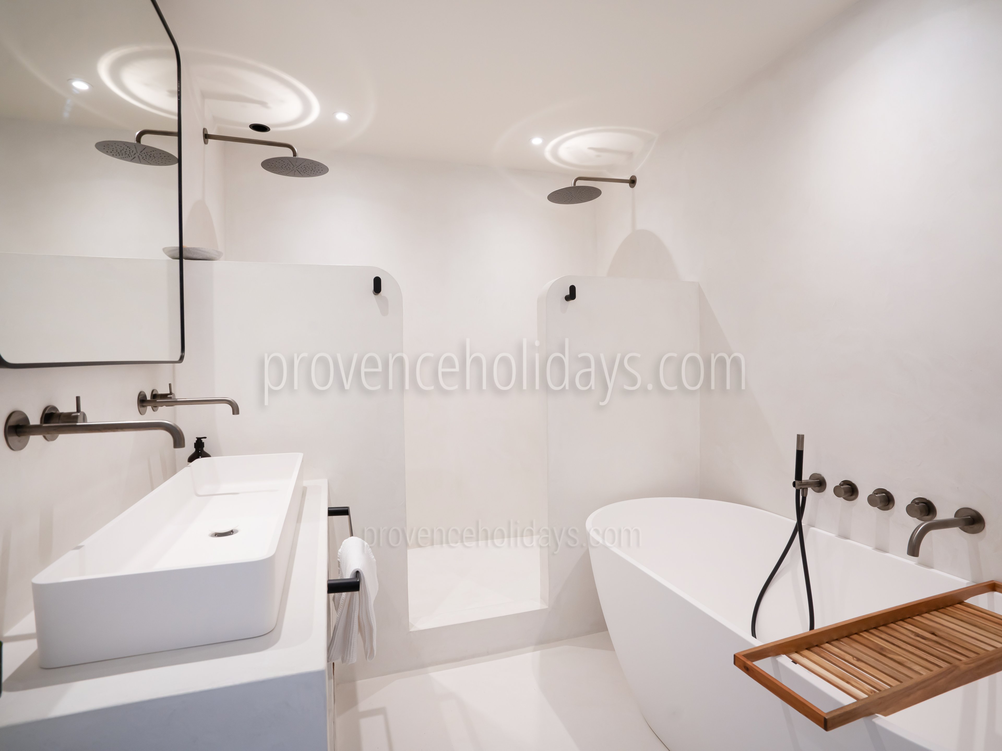 9 - Villa Honora: Villa: Bathroom