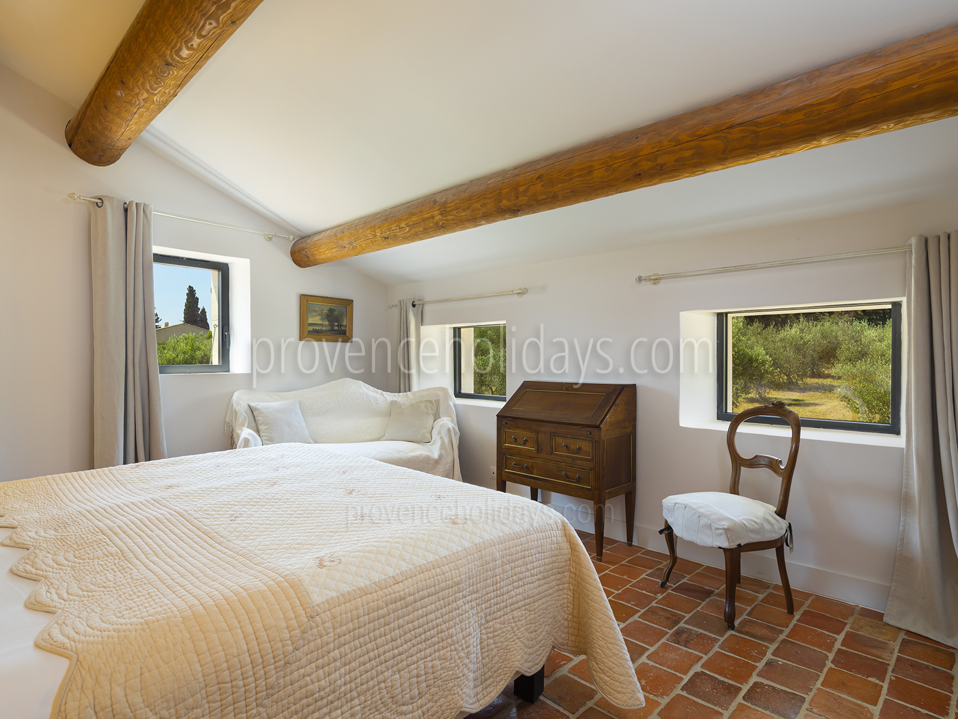 27 - Mas Alpilles: Villa: Bedroom