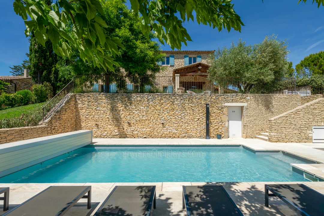 Renovated, air-conditioned villa with pool just minutes from Gordes