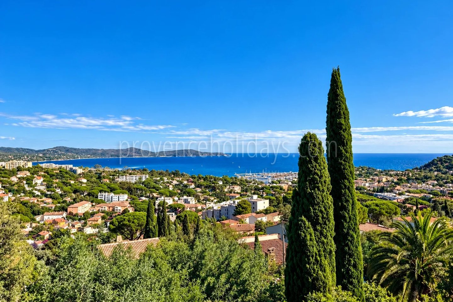1 - Villa met zeezicht in Cavalaire-sur-Mer: Villa: Exterior