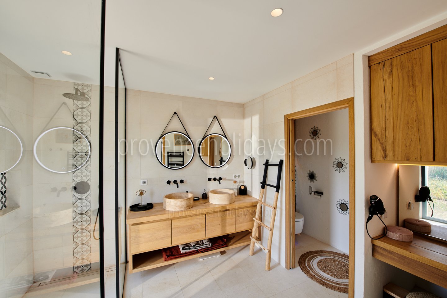 11 - Mas Spinelle: Villa: Bathroom