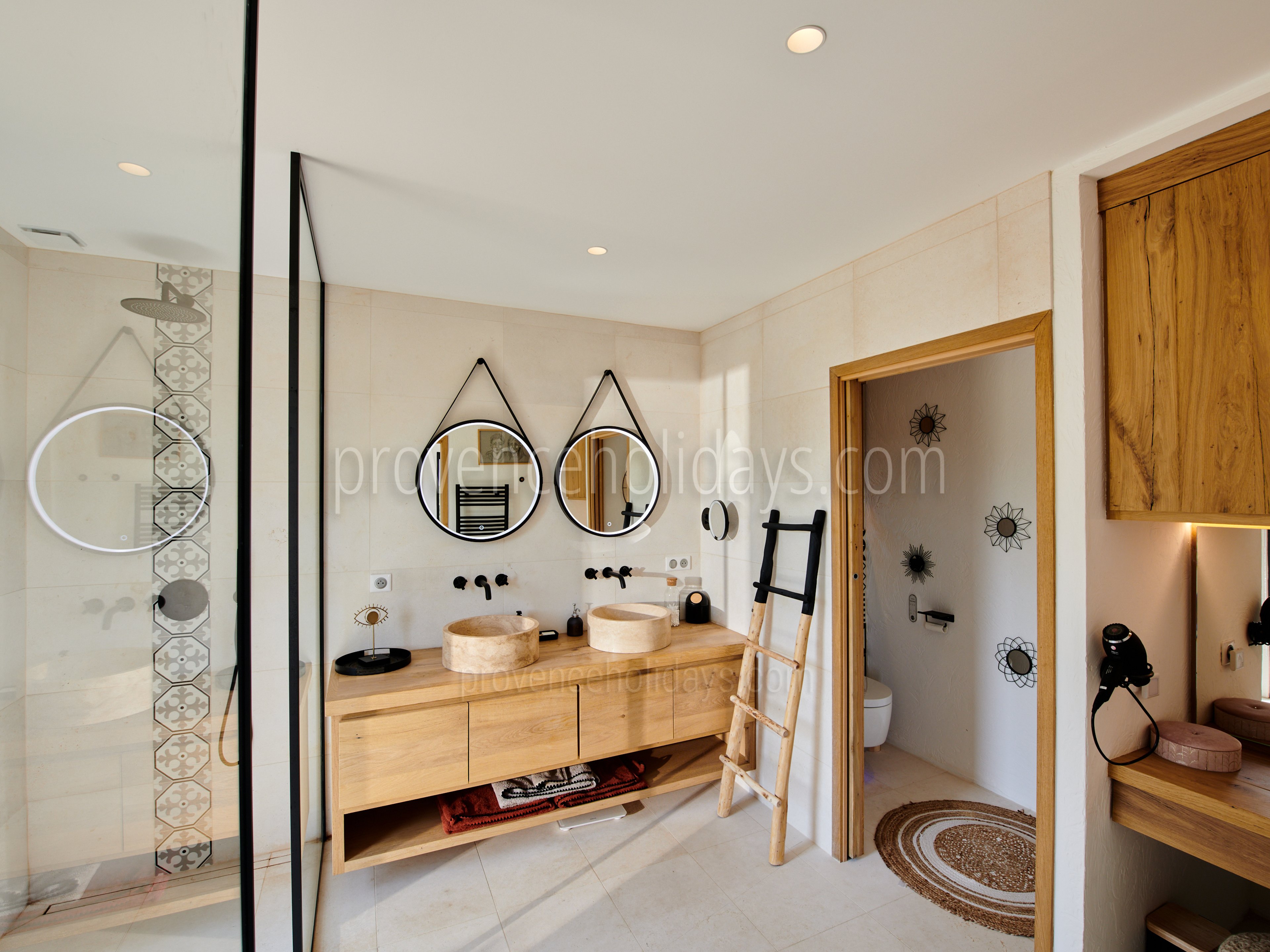 11 - Mas Spinelle: Villa: Bathroom