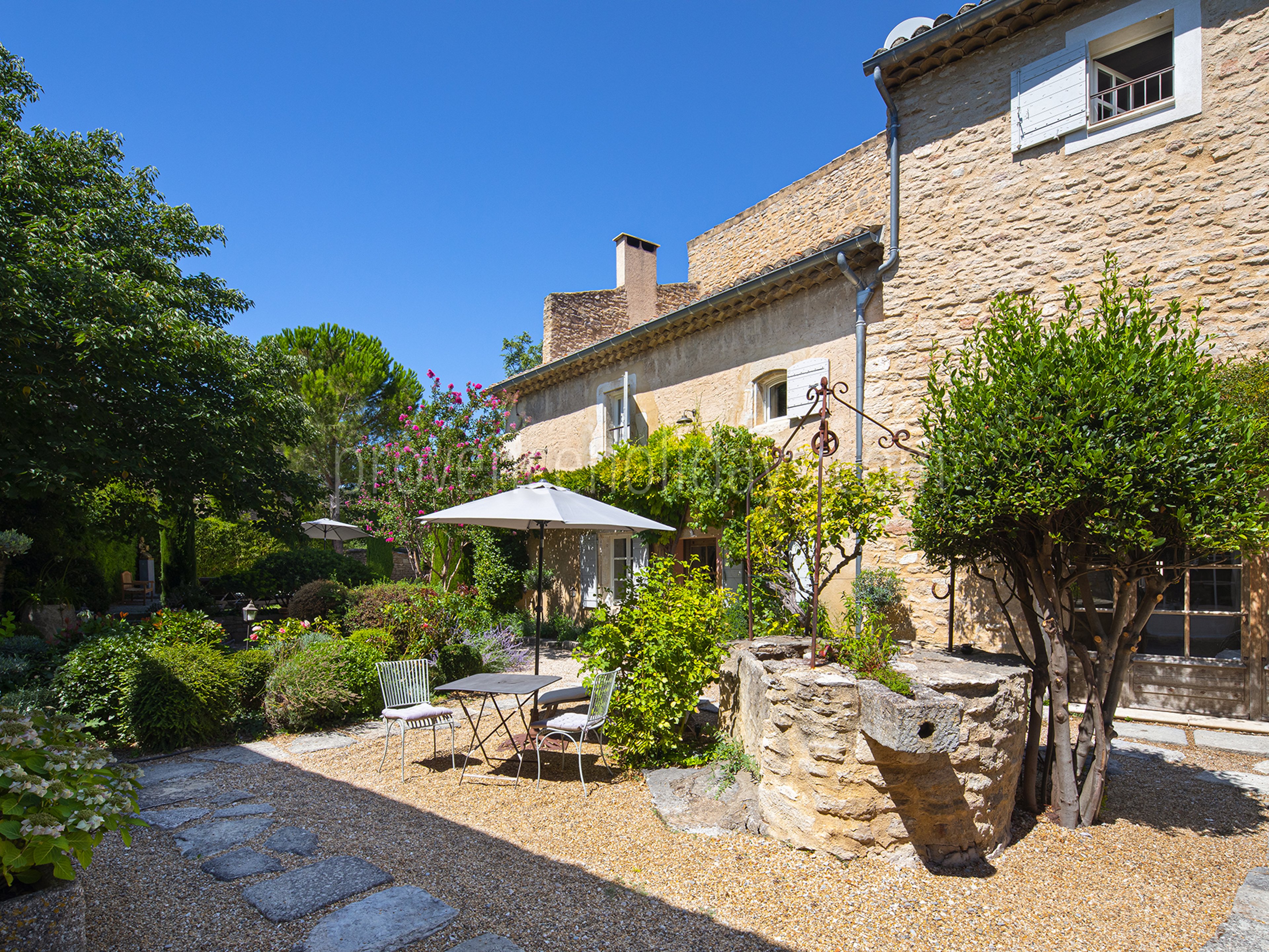 7 - Mas Cabrières: Villa: Exterior