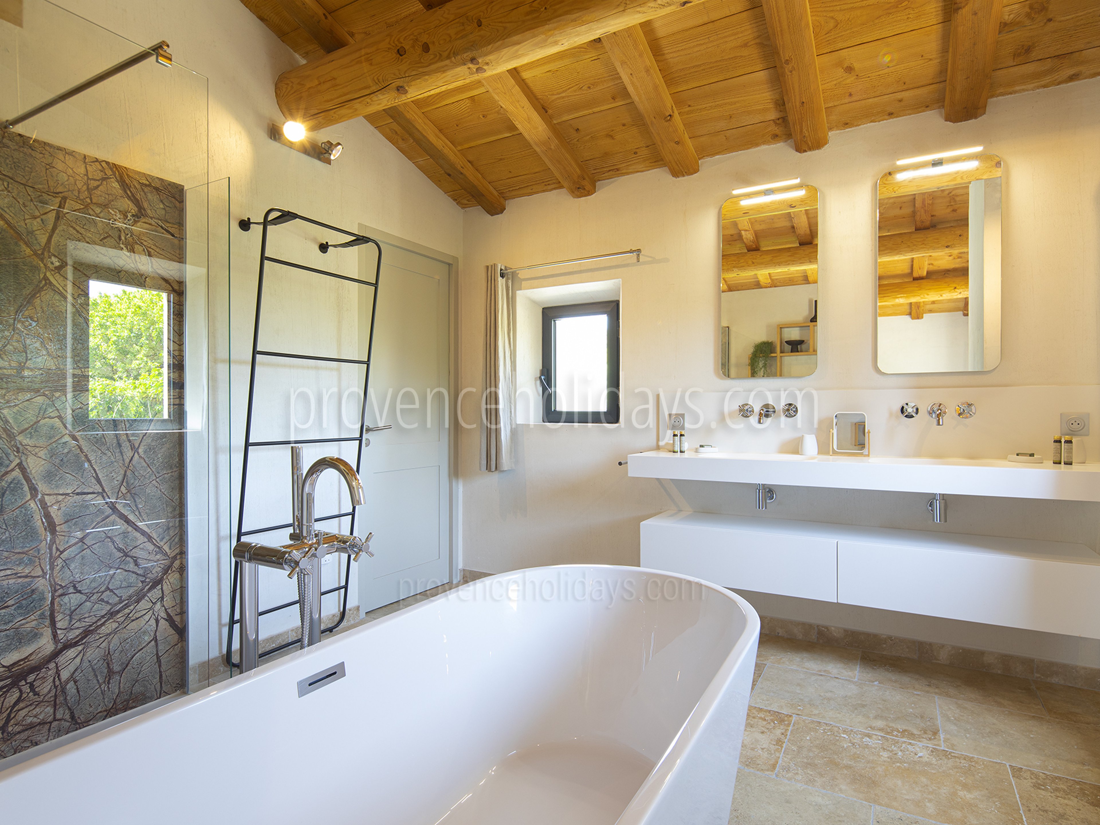 19 - Mas des Cerisiers: Villa: Bathroom