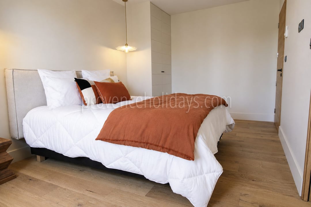 25 - Villa within walking distance of Maussane-les-Alpilles: Villa: Bedroom