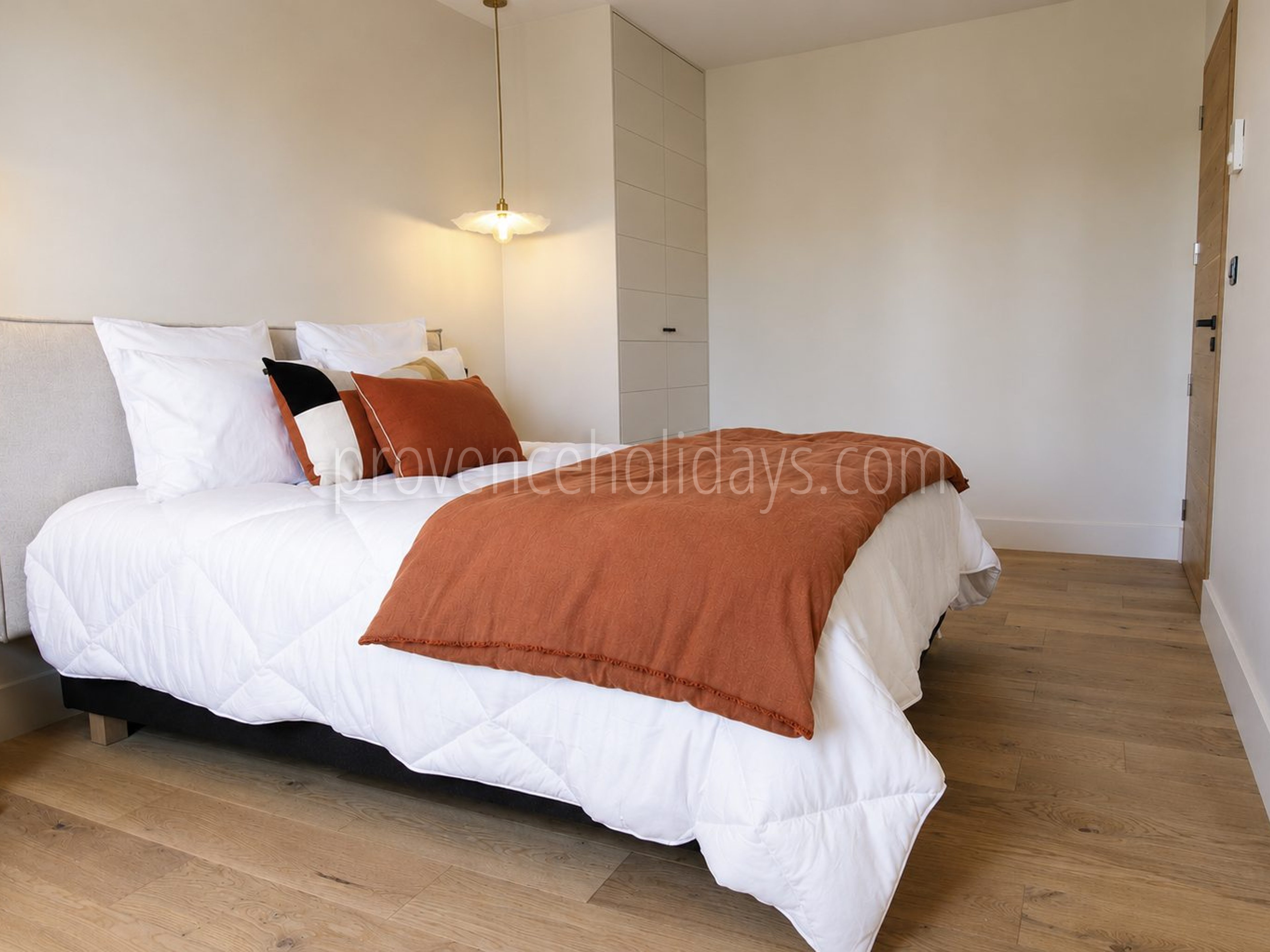 25 - Villa within walking distance of Maussane-les-Alpilles: Villa: Bedroom