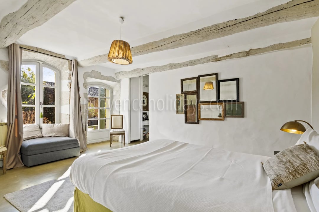 17 - Character mas in Gordes: Villa: Bedroom