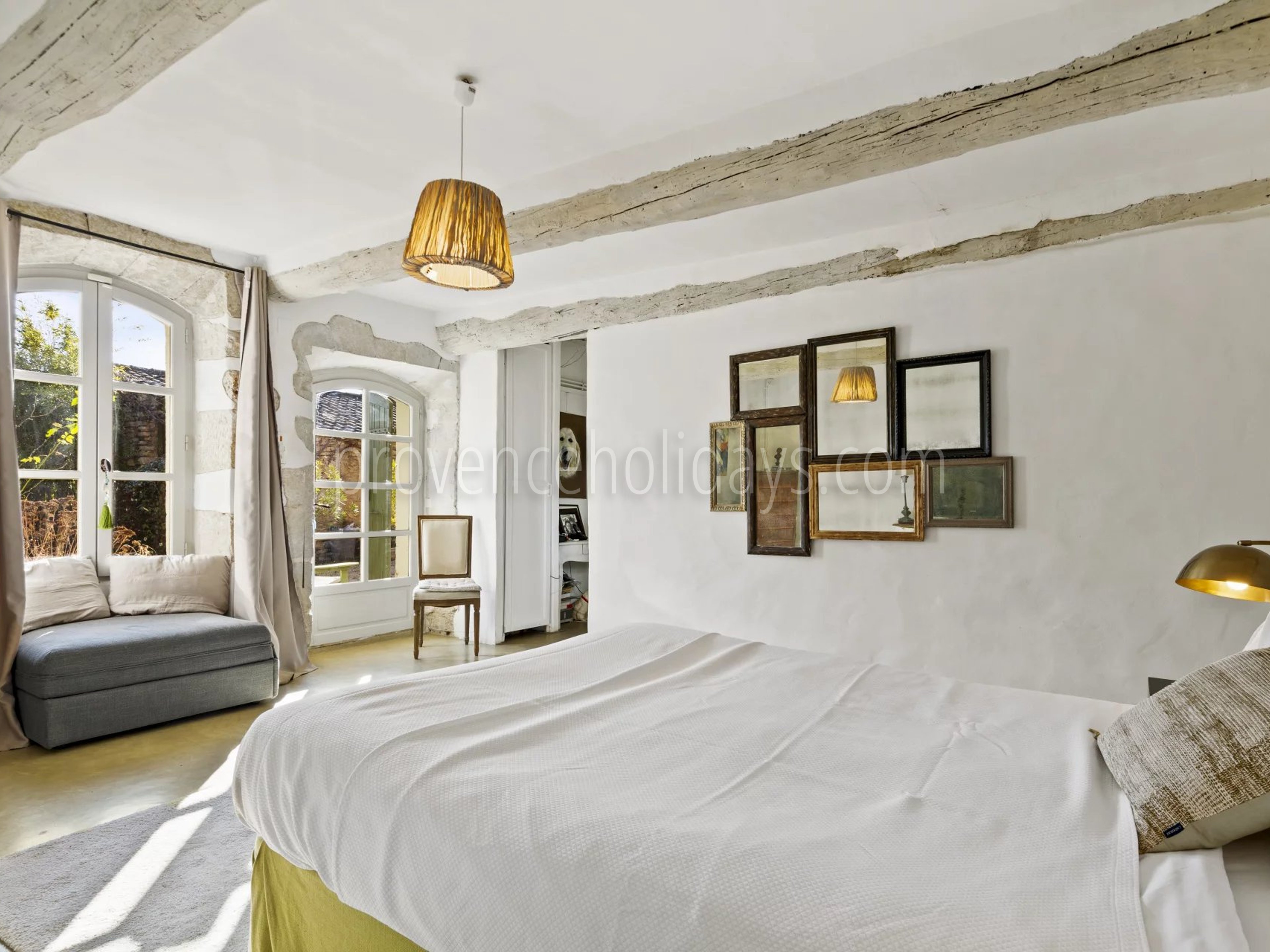 17 - Character mas in Gordes: Villa: Bedroom