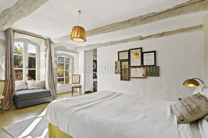 17 - Character mas in Gordes: Villa: Bedroom