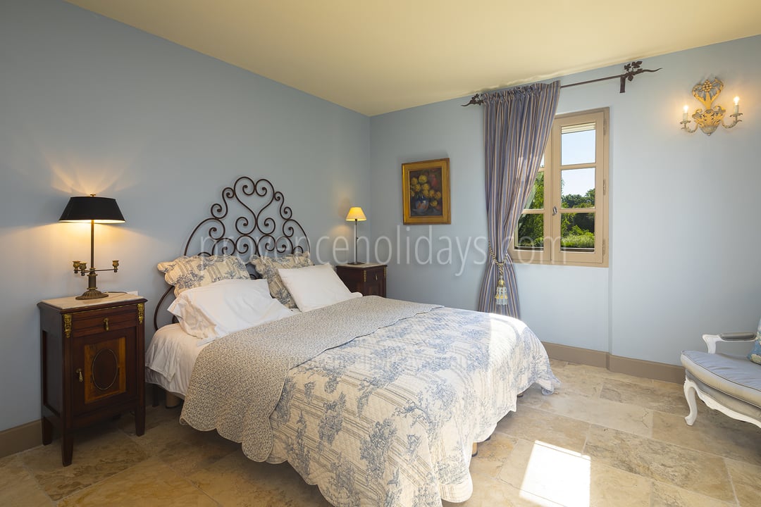 10 - Maison des Oliviers: Villa: Bedroom