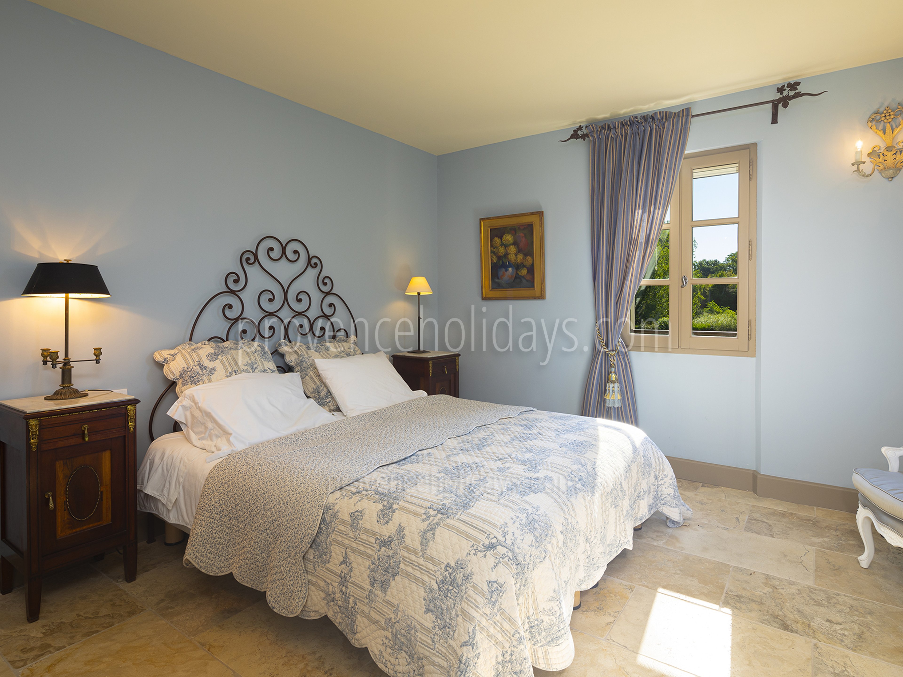 10 - Maison des Oliviers: Villa: Bedroom