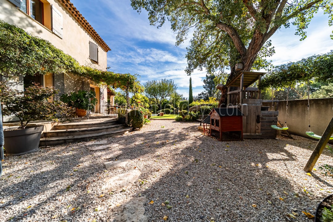 5 - Character house in Cabrières-d’Avignon: Villa: Exterior