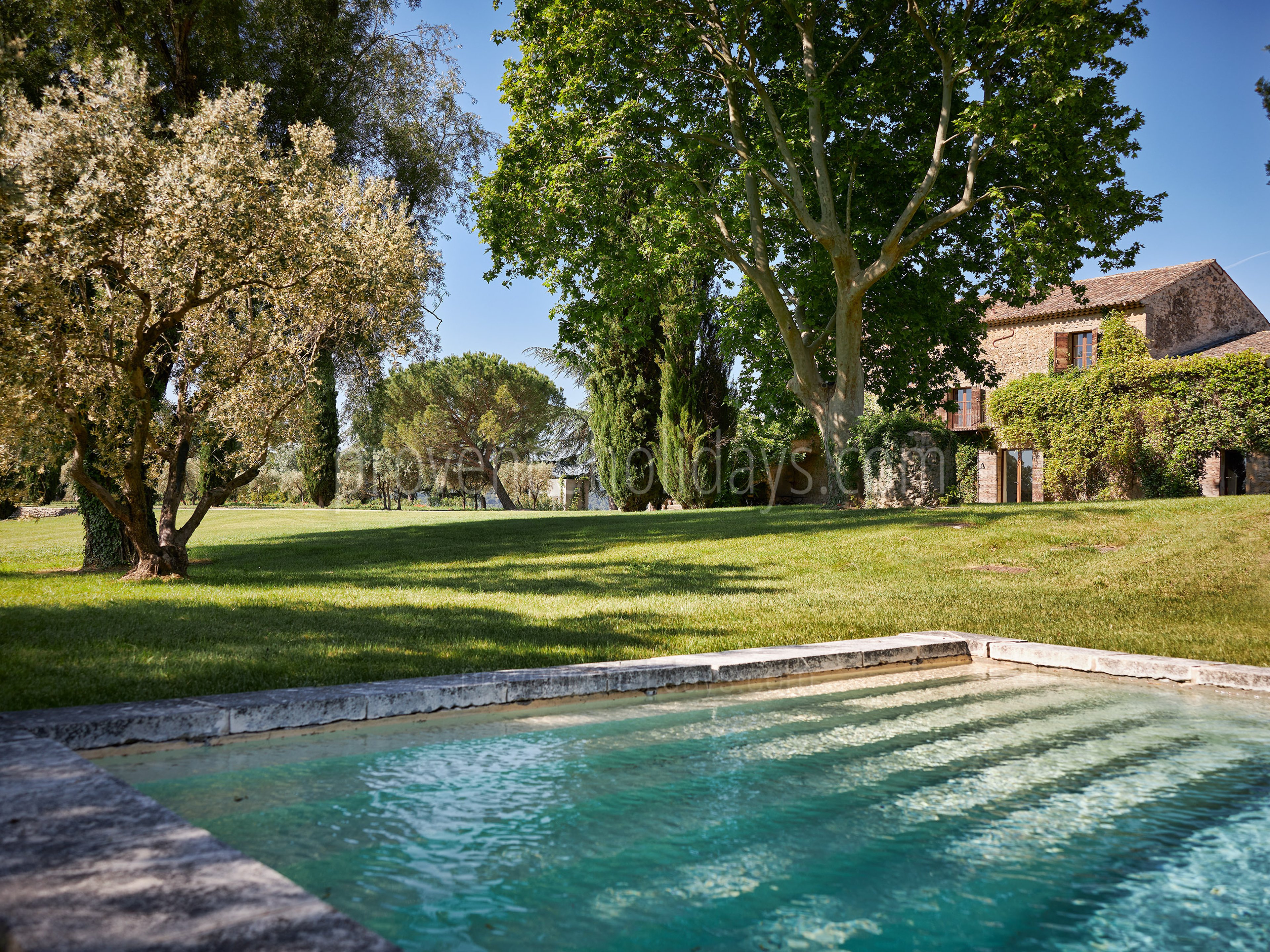 89 - Domaine de Luberon: Villa: Exterior