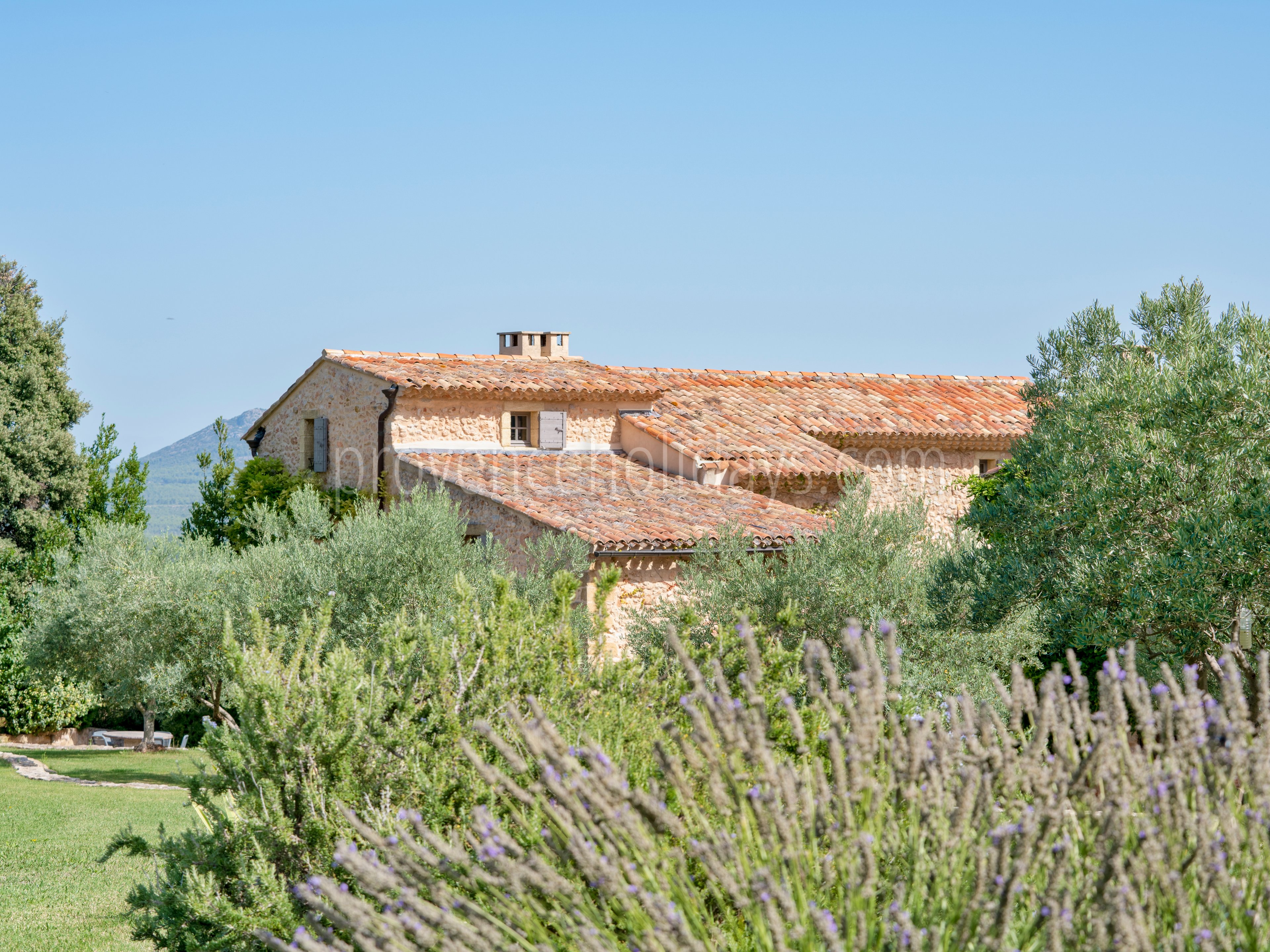 23 - Domaine de la Sainte Victoire: Villa: Exterior