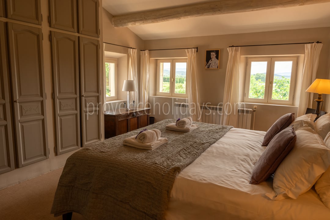 31 - Le Mas de Joucas: Villa: Bedroom