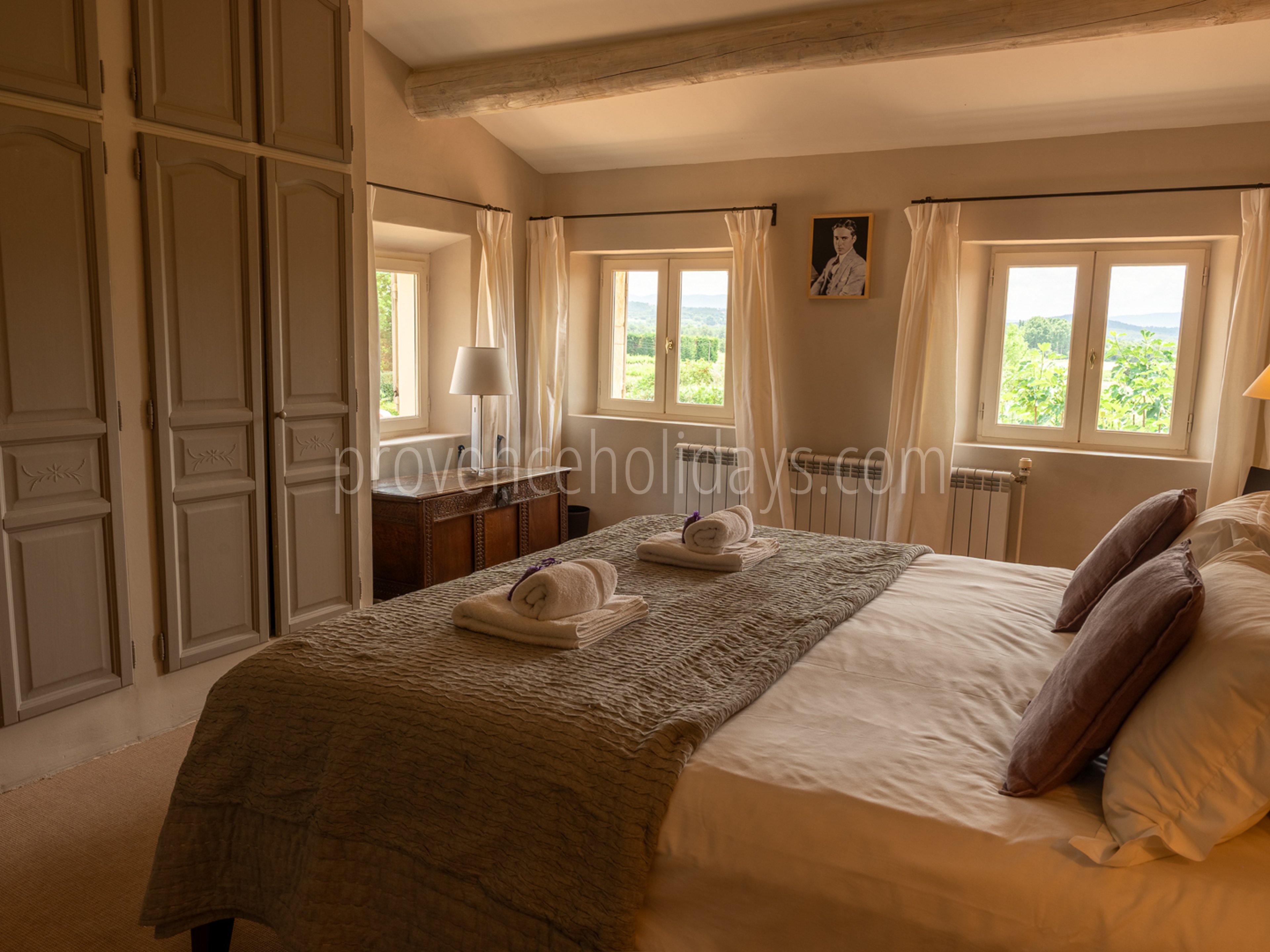 31 - Le Mas de Joucas: Villa: Bedroom