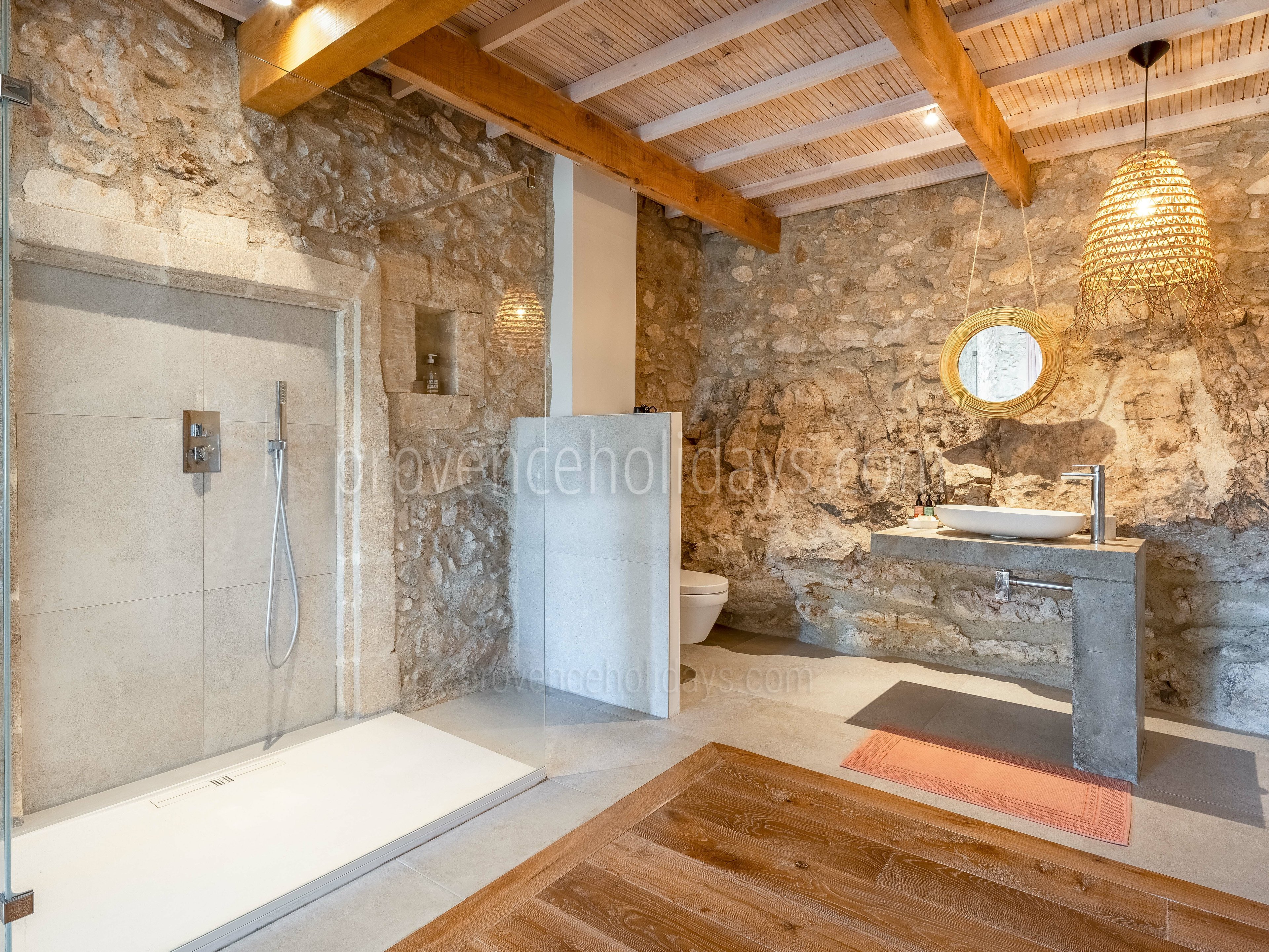 22 - Mas des Roches: Villa: Bathroom