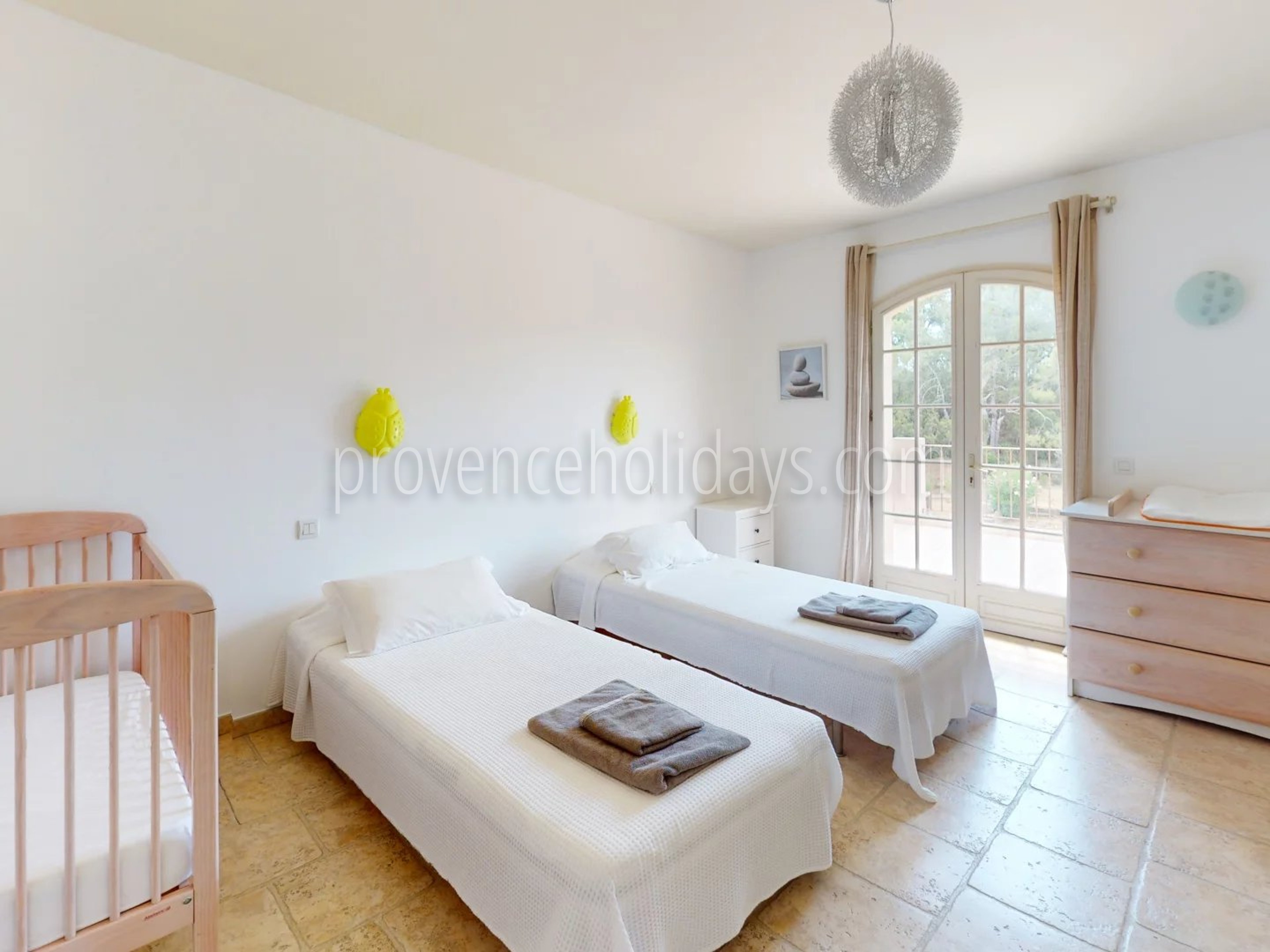 23 - Villa au cœur des vignes à Grimaud: Villa: Bedroom