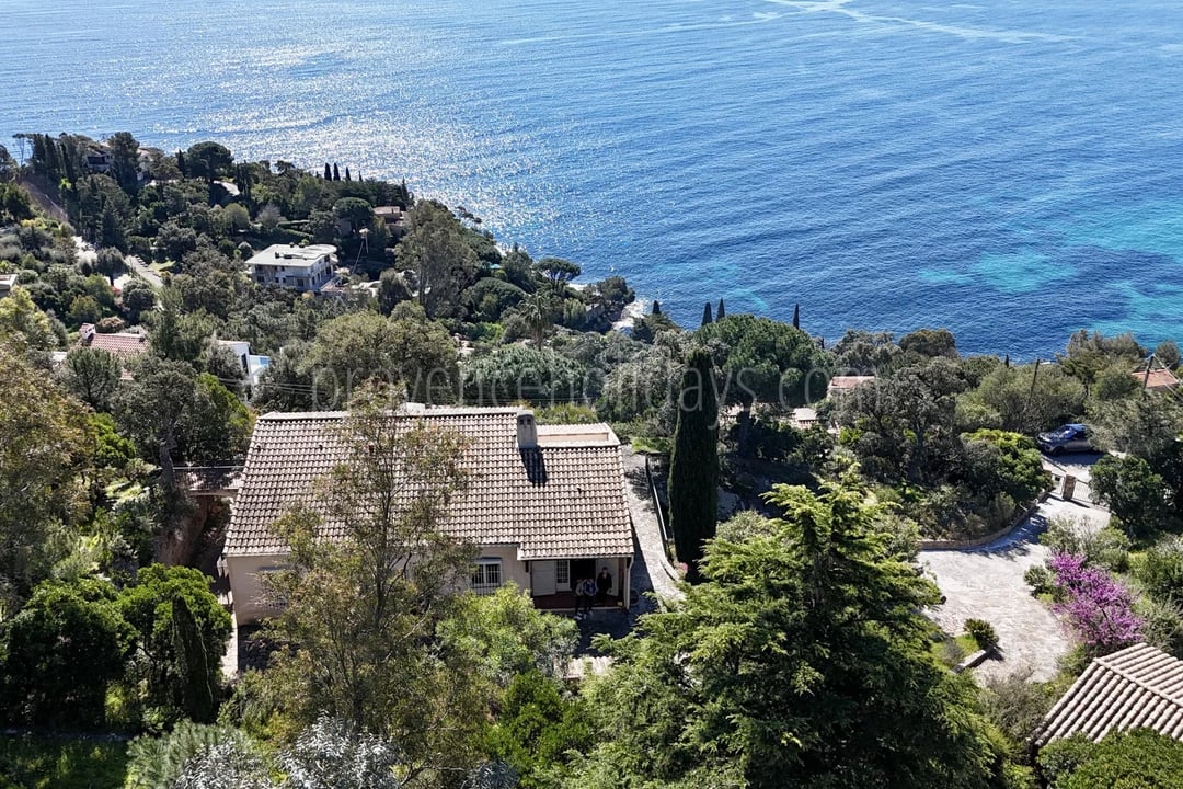 Te renoveren woning met panoramisch zeezicht in Rayol-Canadel-sur-Mer