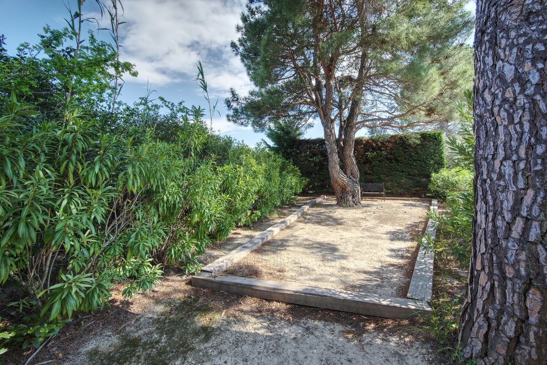 34 - Le Dolmen du Midi: Villa: Exterior