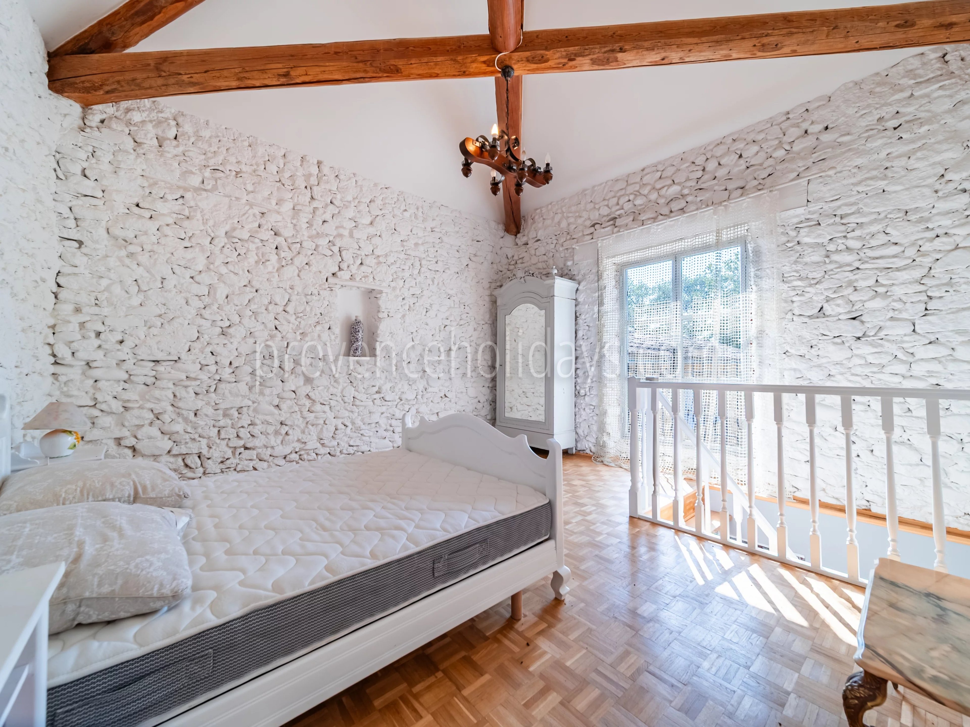 11 - Character estate in Cucuron: Villa: Bedroom