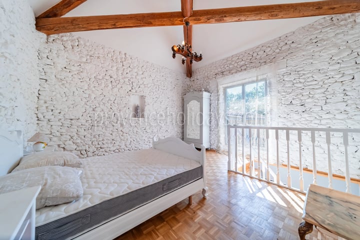 11 - Character estate in Cucuron: Villa: Bedroom