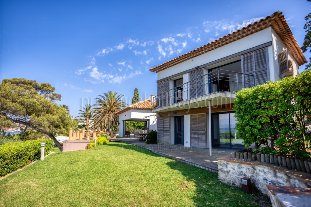 9 - Villa Giens: Villa: Exterior